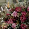 Elegáns Rózsaszín Virágcsokor: Pompás Gerbera és Bársonyos Rózsa Ölelése